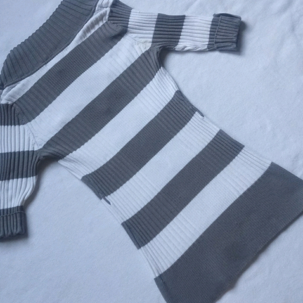 V-neck Sweater - Picture 5 of 5